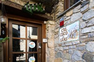 Certificato, attestato, insegna o altro documento esposto da Hostal Cisco de Sans
