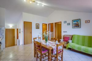 Posedenie v ubytovaní Apartmani Zorica + 24 fotografií