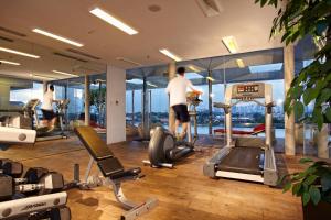 Fitness centrum a/nebo fitness zařízení v ubytování Morrissey Hotel Residences