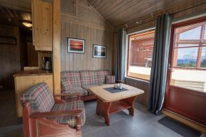 a living room with a couch and a table at Alten Lodge in Alta