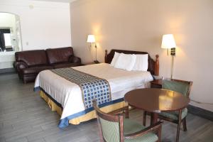 Postel nebo postele na pokoji v ubytování Texas Inn Downtown McAllen