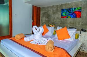 Un pat sau paturi într-o cameră la Oak Ray Tea Bush +59 fotografii