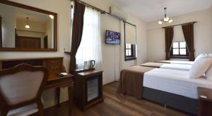A bed or beds in a room at Zagnospasa Konaklari