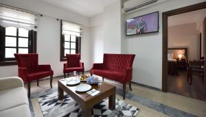 A television and/or entertainment centre at Zagnospasa Konaklari