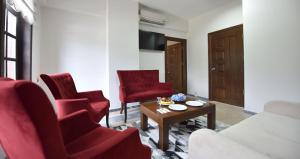 A seating area at Zagnospasa Konaklari