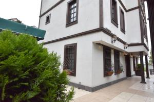The building in which a vendégházakat is located