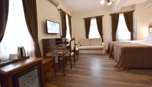 A bed or beds in a room at Zagnospasa Konaklari