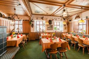 En restaurant eller et spisested på Gasthof & Hotel Goldene Krone