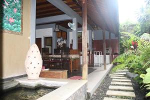 Zahrada ubytování De Puspa Residence Seminyak