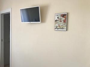 TV a/nebo společenská místnost v ubytování L’OPERÀ