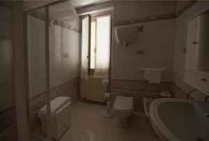 A bathroom at Hotel Athena Még 37 kép