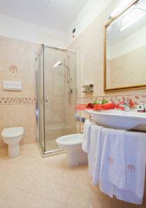 Vonios kambarys apgyvendinimo įstaigoje Hotel Tito Serrano'