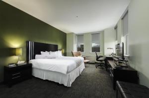Postel nebo postele na pokoji v ubytování Kellogg Conference Hotel Capitol Hill at Gallaudet University + 37 fotografií