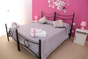 Posteľ alebo postele v izbe v ubytovaní B&B Il Melograno Antico con Terrazza e Giardino