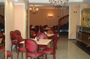 a dining room with tables and red chairs at Hotel Tito Serrano' in Melito di Porto Salvo
