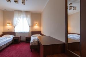 Un pat sau paturi într-o cameră la Hotel Grant