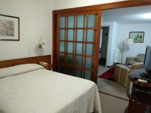 Postel nebo postele na pokoji v ubytování Hotel Crown