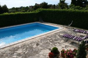 Fotografie z fotogalerie ubytování Family house on private property with pool v destinaci Žbandaj