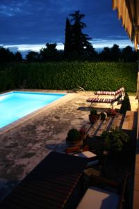 Fotografie z fotogalerie ubytování Family house on private property with pool v destinaci Žbandaj