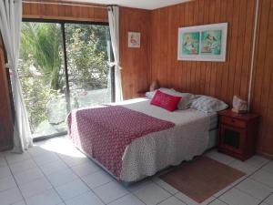 Giường trong phòng chung tại Cabañas Ciprés