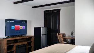 TV a/nebo společenská místnost v ubytování Paradise Village
