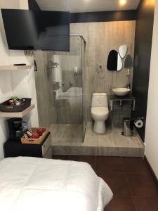 Bathroom sa Hotel OrangeTrip
