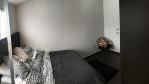 Una cama o camas en una habitación de Hotel OrangeTrip