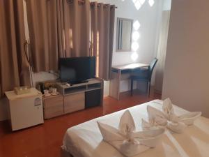 a bedroom with a bed with white flowers on it at Nice Sea Resort in Srithanu