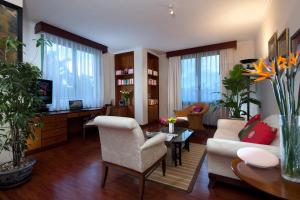 TV a/nebo společenská místnost v ubytování Avani Hai Phong Harbour View Hotel