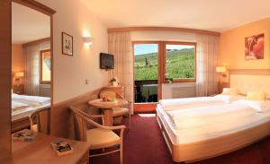 Postel nebo postele na pokoji v ubytování Hotel Eichenhof + 37 fotografií