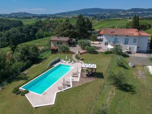 an aerial view of a house with a swimming pool at Azienda Agricola Fornacelle in San Gimignano
