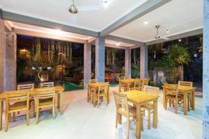 Un restaurant u otro lugar para comer en Wenara Bali Bungalows