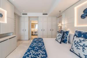 Un ou plusieurs lits dans un hébergement de l'établissement Gran Hotel Miramar GL