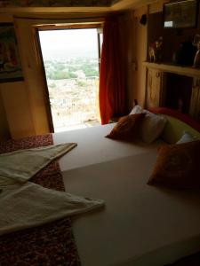 Un pat sau paturi într-o cameră la Hotel Paradise