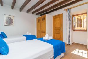 A bed or beds in a room at Calvari