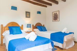 A bed or beds in a room at Calvari