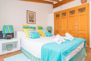 A bed or beds in a room at Calvari