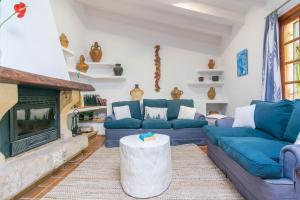 A seating area at Calvari