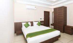 Treebo Durga Boji Grand, Gonikoppal Town客房内的一张或多张床位