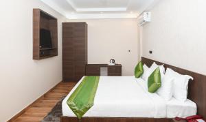 Treebo Durga Boji Grand, Gonikoppal Town客房内的一张或多张床位