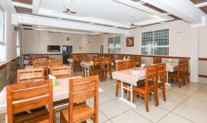 Treebo Durga Boji Grand, Gonikoppal Town餐厅或其他用餐的地方