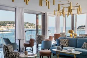 Výhled na řeku, která protéká v blízkosti hotelu