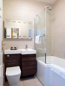 Ένα μπάνιο στο The Bull Hotel Maidstone/Sevenoaks +31 φωτογραφίες