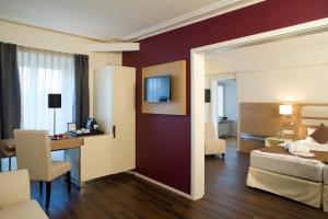 a hotel room with a bed and a desk at Hotel Goldener Knopf in Bad Säckingen