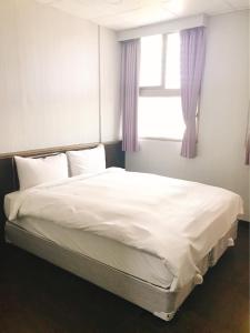 Katil atau katil-katil dalam bilik di Chang Ti Metropolis Commercial Hotel