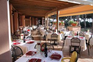 A restaurant or other place to eat at Hotel Palace Corte dei Tusci Még 20 kép