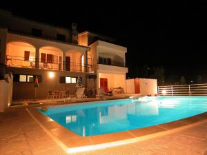 Bazén v ubytování Apartments Villa Marija nebo v jeho okolí