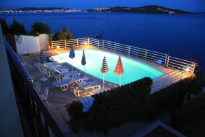 Bazén v ubytování Apartments Villa Marija nebo v jeho okolí + 35 fotografií