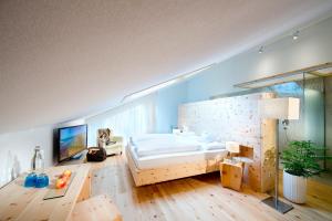 Postel nebo postele na pokoji v ubytování Gourmet - Boutique Hotel Tanzer + 37 fotografií