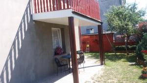 a patio with a table and chairs next to a building at Apartament Małgosia in Swarzewo